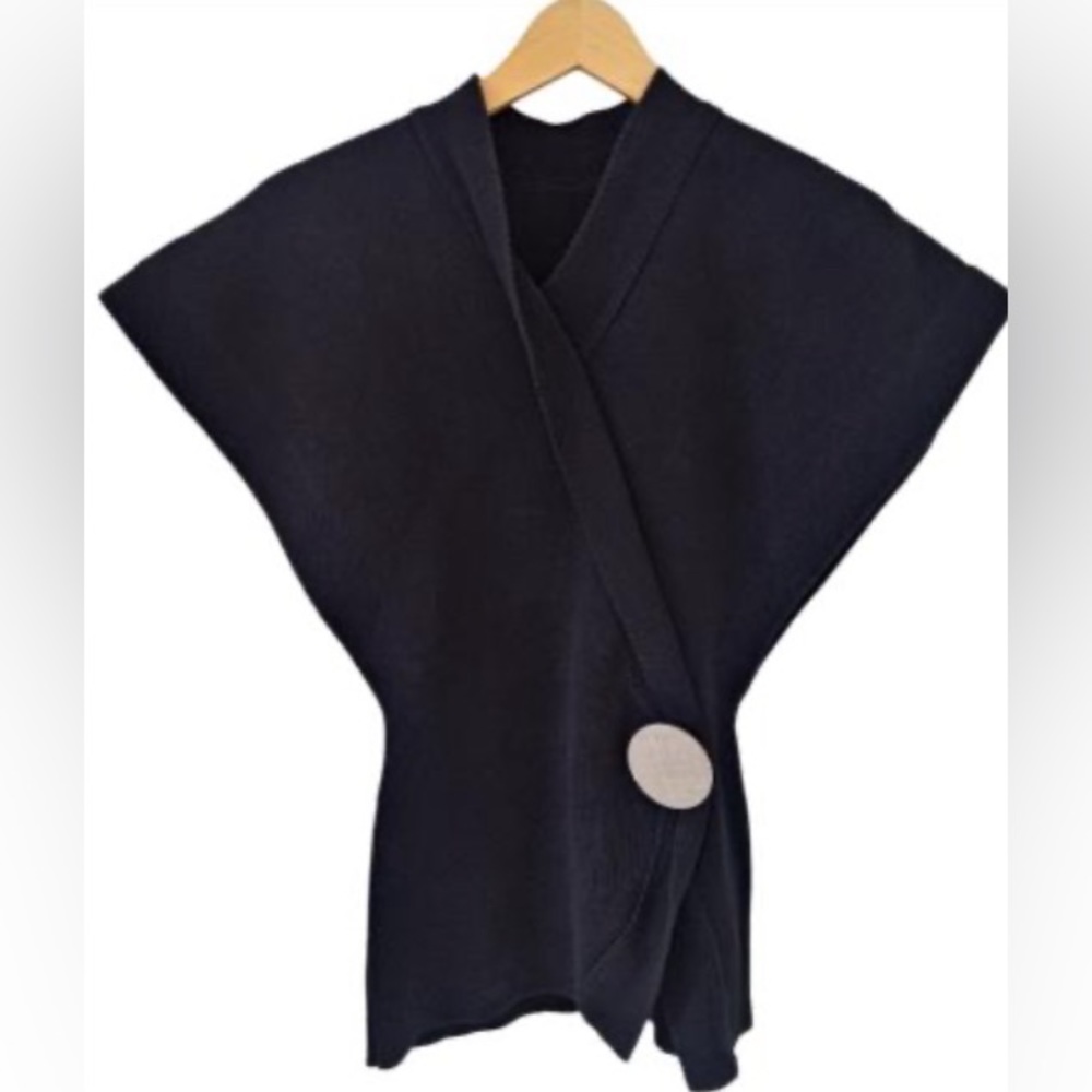 Black knit Jacquemus sweater